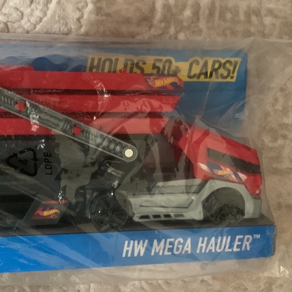 Hot wheels truck hauler - Picture 2 of 3